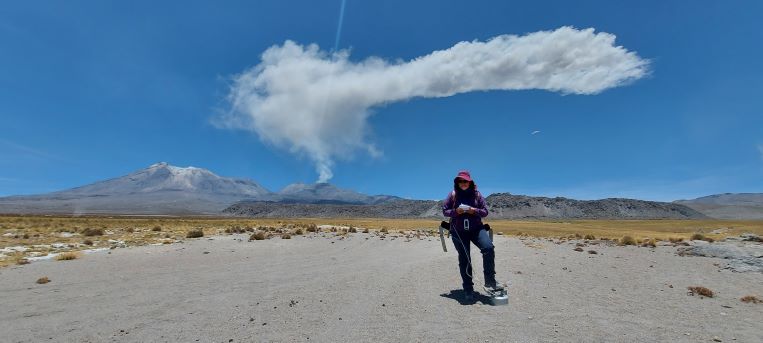 Investigadoras do IVAR e do CIVISA participam em congresso internacional sobre gases vulcânicos no Peru